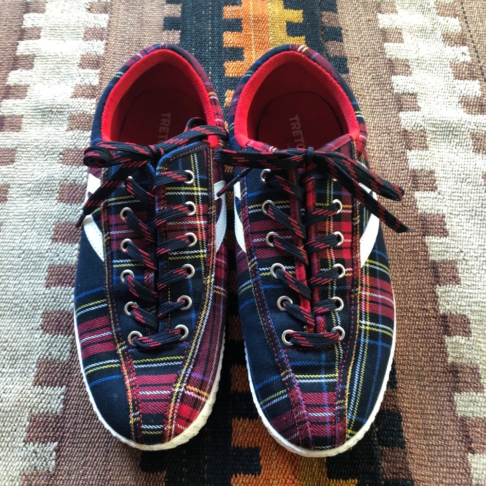 Plaid Women’s Tretorn size 9